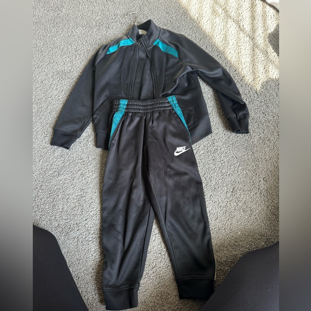 Nike track suit set